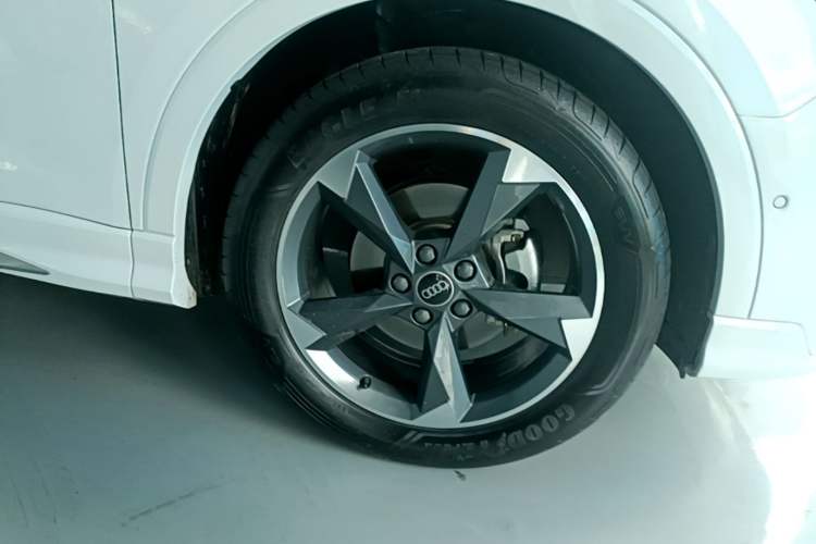 Used Audi Q3 2022 35 TFSI Fashion Dynamic Model Right Front Wheel Hub