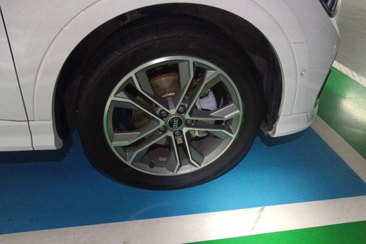 Used Audi Q3 2022 40 TFSI Fashion Dynamic Model Right Front Wheel Hub