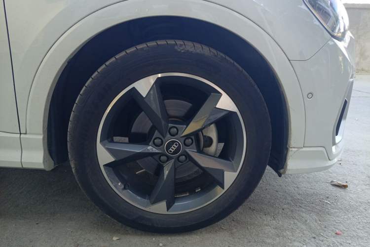 Used Audi Q3 2022 35 TFSI Fashion Dynamic Model Right Front Wheel Hub