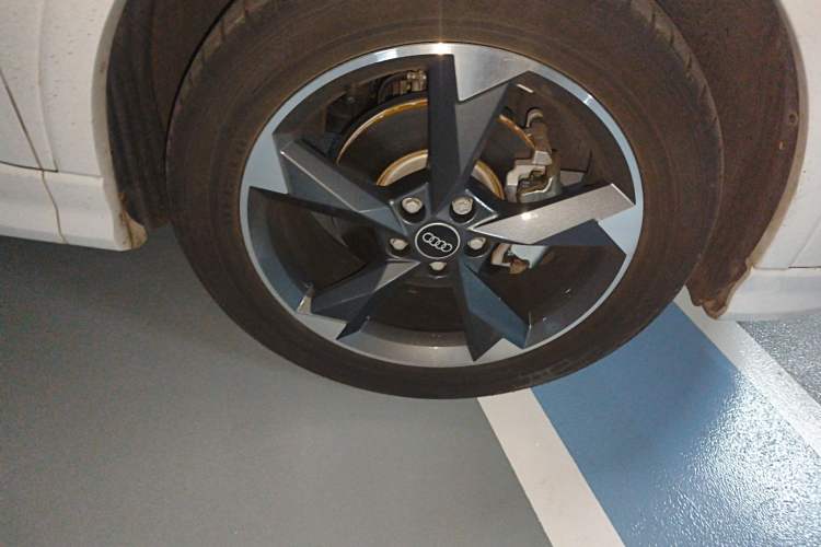 Used Audi Q3 2022 35 TFSI Fashion Dynamic Model Right Front Wheel Hub