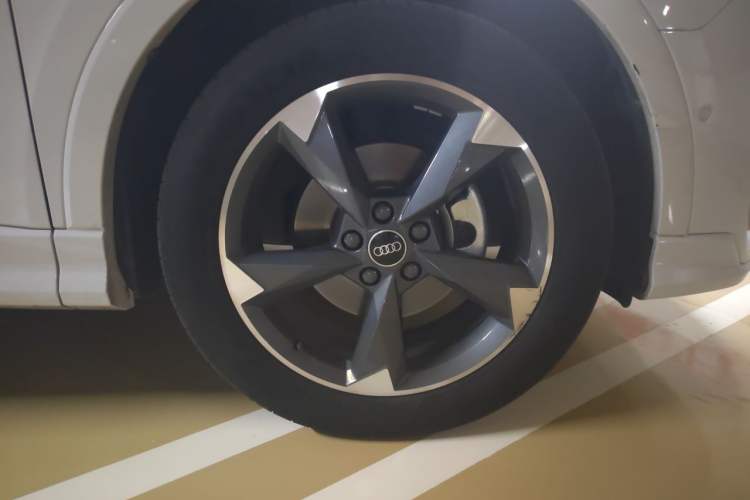 Used Audi Q3 2022 35 TFSI Fashion Dynamic Model Right Front Wheel Hub