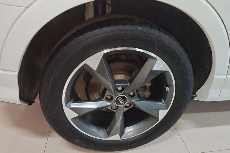 Used Audi Q3 2022 35 TFSI Fashion Dynamic Model Right Rear Wheel Hub