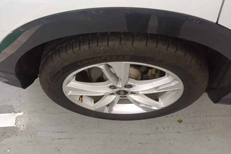 Used Audi Q3 2022 35 TFSI Fashionable and Elegant Model Right Rear Wheel Hub