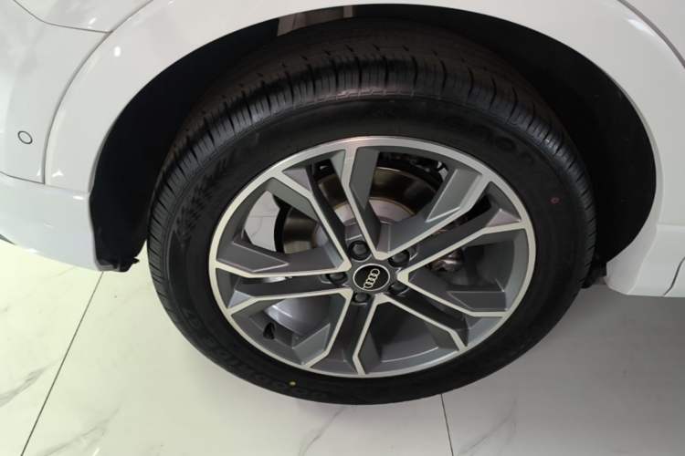 Used Audi Q3 2022 40 TFSI Fashion Dynamic Model Right Rear Wheel Hub