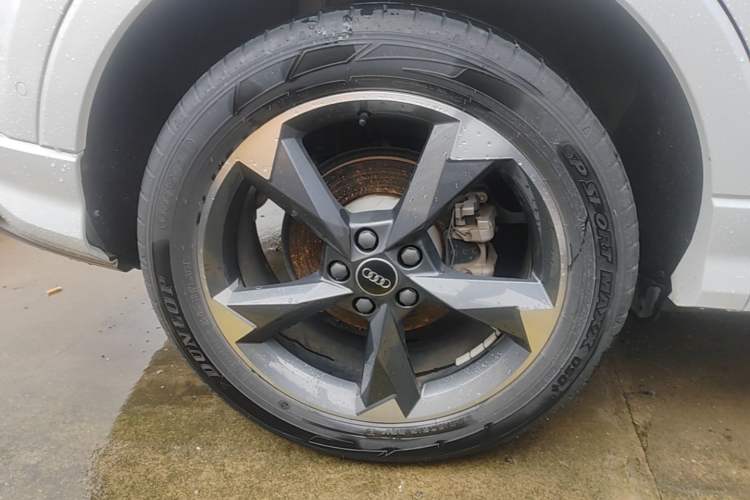 Used Audi Q3 2022 35 TFSI Fashion Dynamic Model Right Rear Wheel Hub