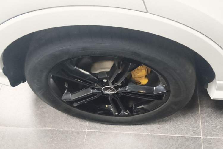 Used Audi Q3 2022 45 TFSI quattro Fashion Dynamic Model Right Rear Wheel Hub