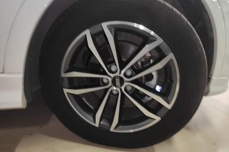 Used Audi Q3 2022 35 TFSI Progressive Dynamic Edition Right Rear Wheel Hub