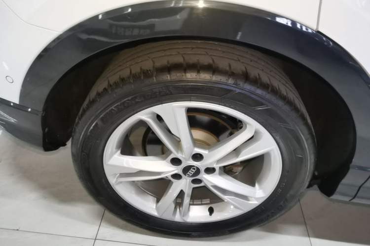 Used Audi Q3 2022 35 TFSI Fashionable and Elegant Model Right Rear Wheel Hub