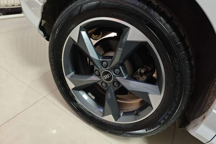 Used Audi Q3 2022 35 TFSI Fashion Dynamic Model Right Rear Wheel Hub