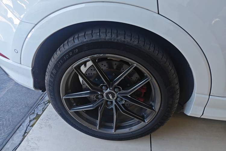 Used Audi Q3 2022 40 TFSI Fashion Dynamic Model Right Rear Wheel Hub