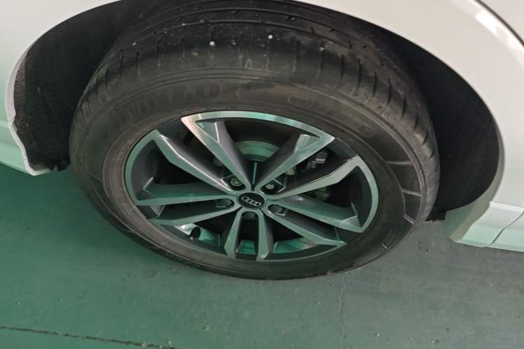 Used Audi Q3 2022 35 TFSI Progressive Dynamic Edition Right Rear Wheel Hub
