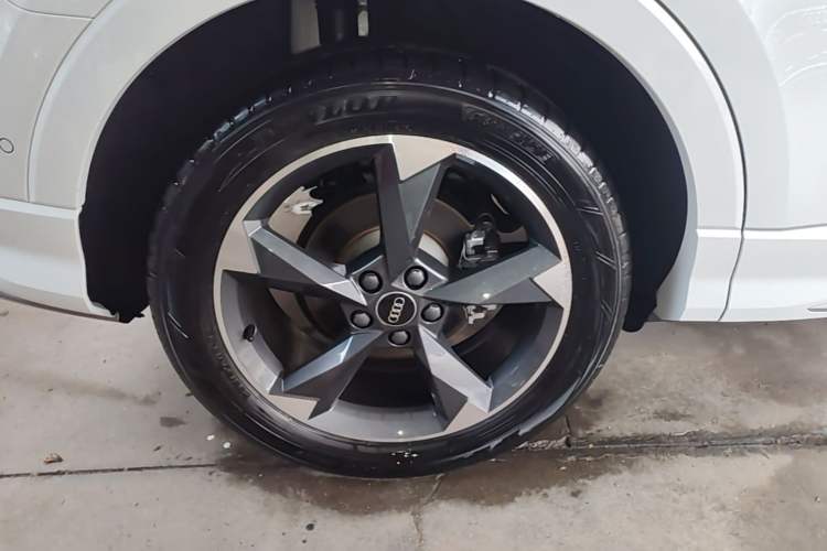 Used Audi Q3 2022 35 TFSI Fashion Dynamic Model Right Rear Wheel Hub