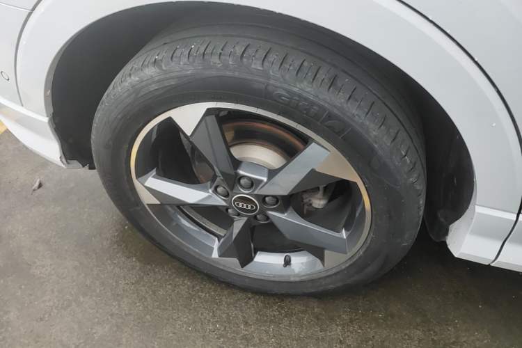 Used Audi Q3 2022 35 TFSI Fashion Dynamic Model Right Rear Wheel Hub