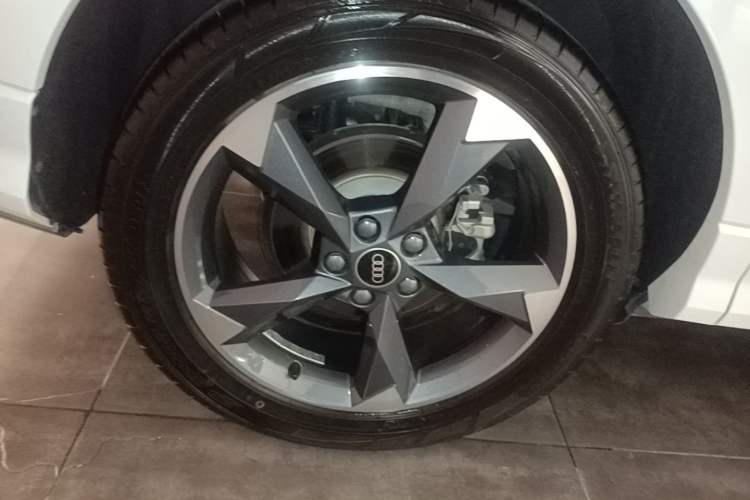 Used Audi Q3 2022 35 TFSI Fashion Dynamic Model Right Rear Wheel Hub