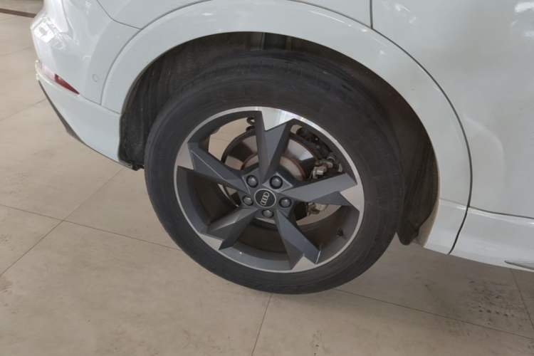Used Audi Q3 2022 35 TFSI Fashion Dynamic Model Right Rear Wheel Hub