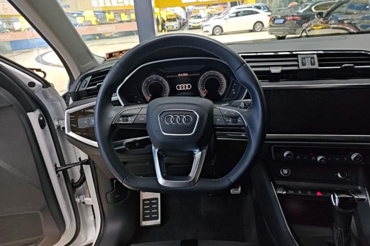 Used Audi Q3 2022 40 TFSI Fashion Dynamic Model Steering Wheel