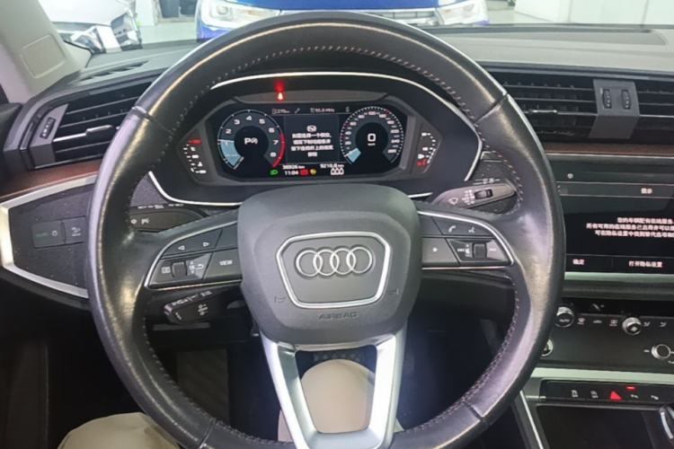 Used Audi Q3 2022 35 TFSI Fashionable and Elegant Model Steering Wheel