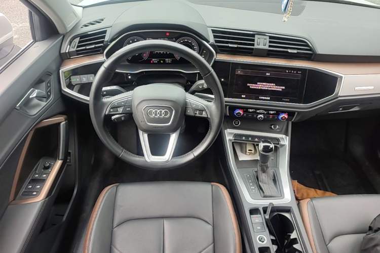 Used Audi Q3 2022 35 TFSI Fashionable and Elegant Model Steering Wheel
