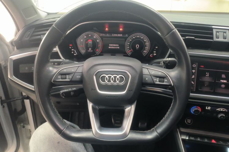 Used Audi Q3 2022 40 TFSI Fashion Dynamic Model Steering Wheel