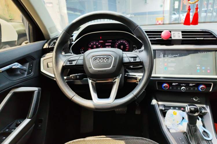Used Audi Q3 2022 35 TFSI Progressive Dynamic Edition Steering Wheel