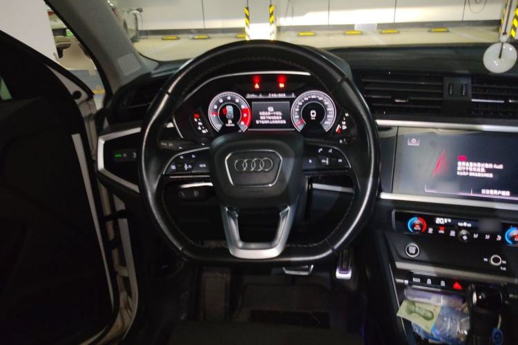Used Audi Q3 2022 40 TFSI Fashion Dynamic Model Steering Wheel