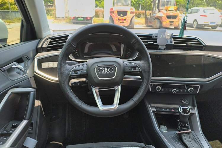 Used Audi Q3 2022 35 TFSI Progressive Dynamic Edition Steering Wheel