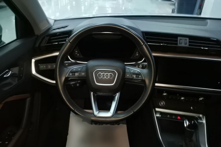 Used Audi Q3 2022 35 TFSI Fashionable and Elegant Model Steering Wheel