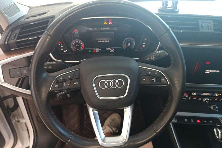Used Audi Q3 2022 35 TFSI Fashionable and Elegant Model Steering Wheel