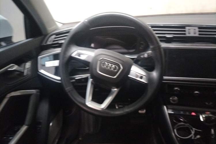 Used Audi Q3 2022 35 TFSI Progressive Dynamic Edition Steering Wheel