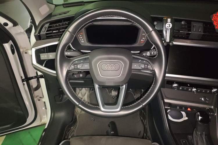 Used Audi Q3 2022 35 TFSI Progressive Dynamic Edition Steering Wheel