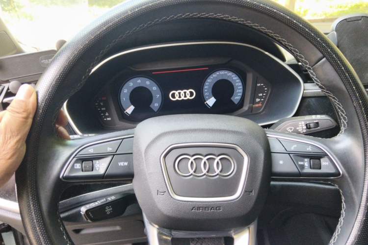 Used Audi Q3 2022 35 TFSI Progressive Dynamic Edition Steering Wheel