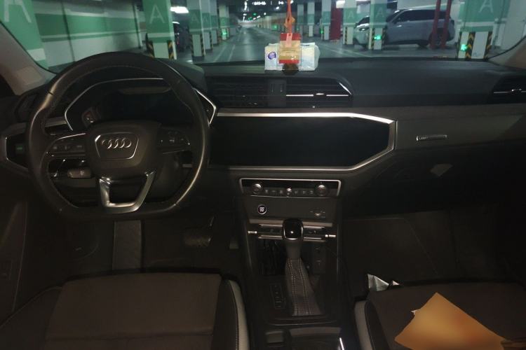 Used Audi Q3 2023 35 TFSI Fashion Dynamic Model (1.4T) Center Console