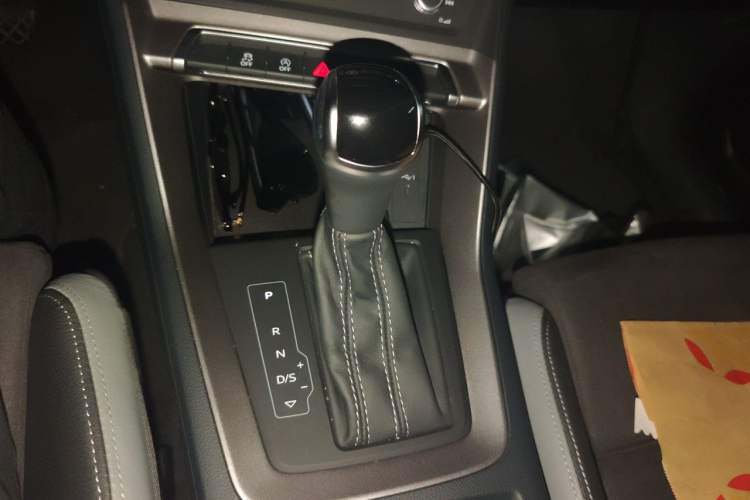 Used Audi Q3 2023 35 TFSI Fashion Dynamic Model (1.4T) Gear Lever