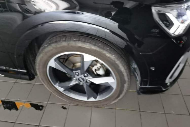 Used Audi Q3 2023 35 TFSI Fashion Dynamic Model (1.4T) Right Front Wheel Hub