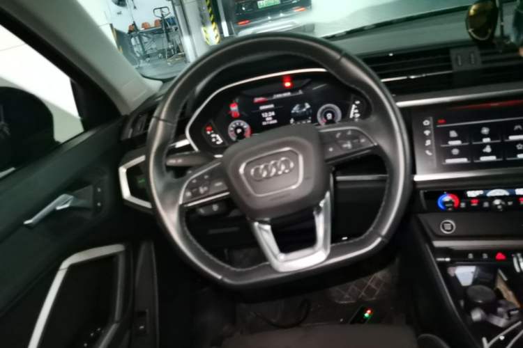 Used Audi Q3 2023 35 TFSI Fashion Dynamic Model (1.4T) Steering Wheel