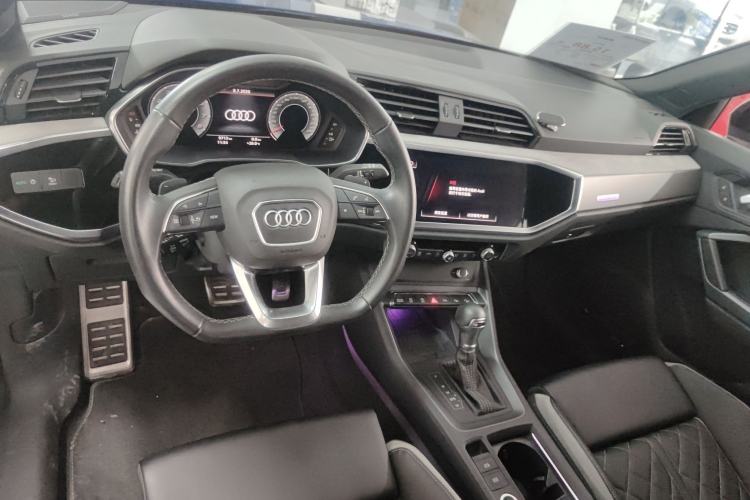 Used Audi Q3 2023 Updated 45 TFSI quattro Stylish and Dynamic Edition Center Console