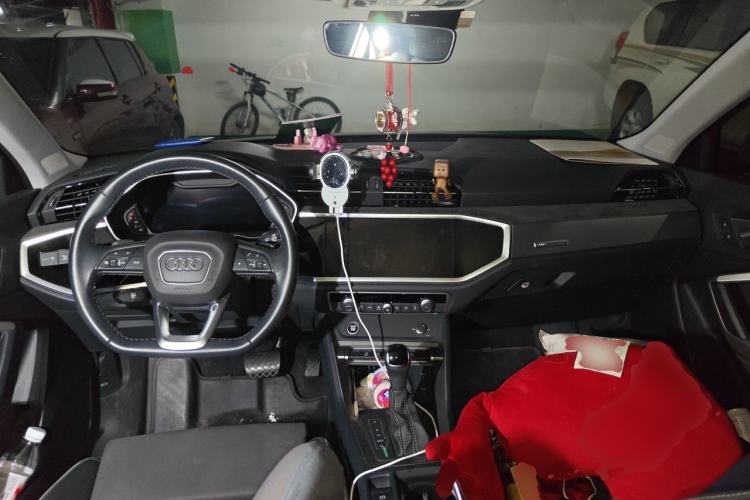 Used Audi Q3 2023 35 TFSI Fashion Dynamic Model (1.4T) Center Console