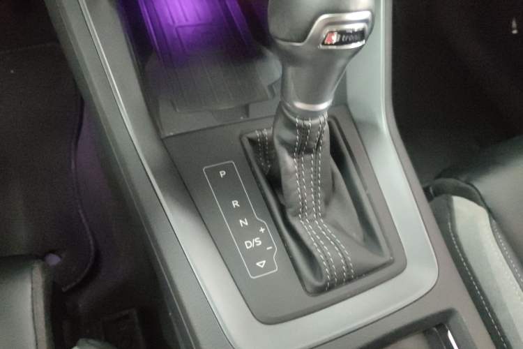 Used Audi Q3 2023 Updated 45 TFSI quattro Stylish and Dynamic Edition Gear Lever