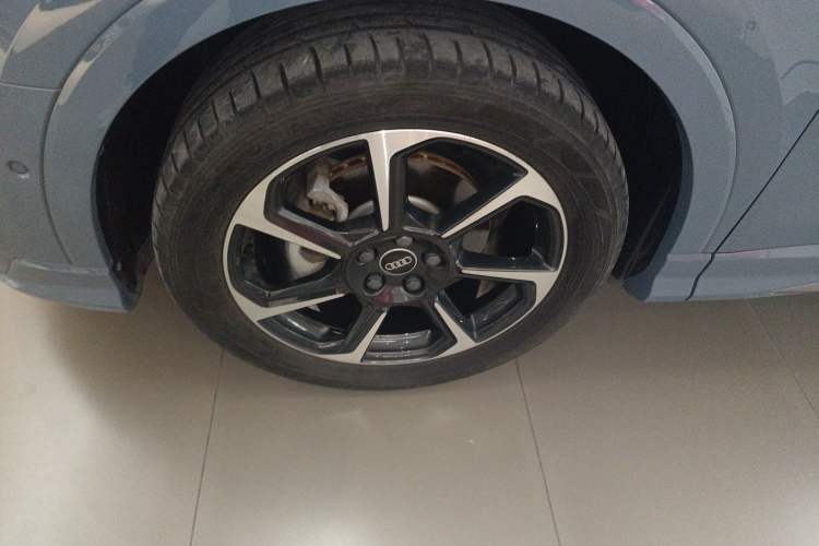 Used Audi Q3 2023 40 TFSI RS Edition Performance Model Left Front Wheel Hub