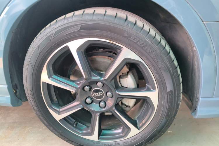 Used Audi Q3 2023 40 TFSI RS Edition Performance Model Right Front Wheel Hub