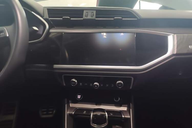 Used Audi Q3 2023 35 TFSI Fashion Dynamic Model (1.5T) Audio And AC Panel