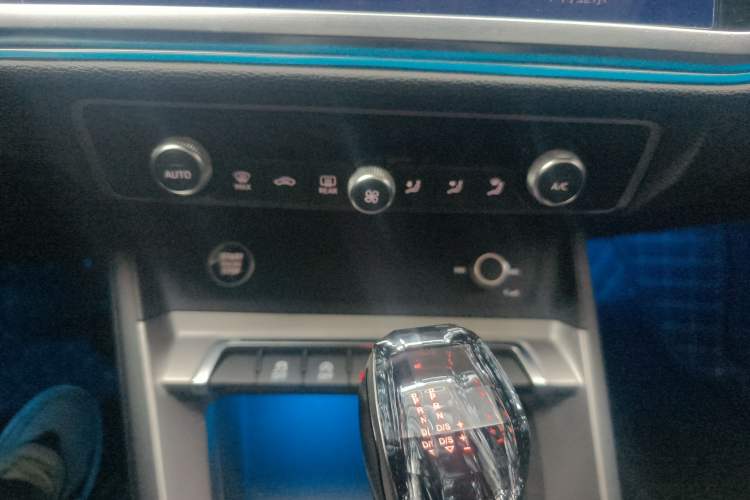 Used Audi Q3 2023 35 TFSI Fashion Dynamic Model (1.4T) Audio And AC Panel
