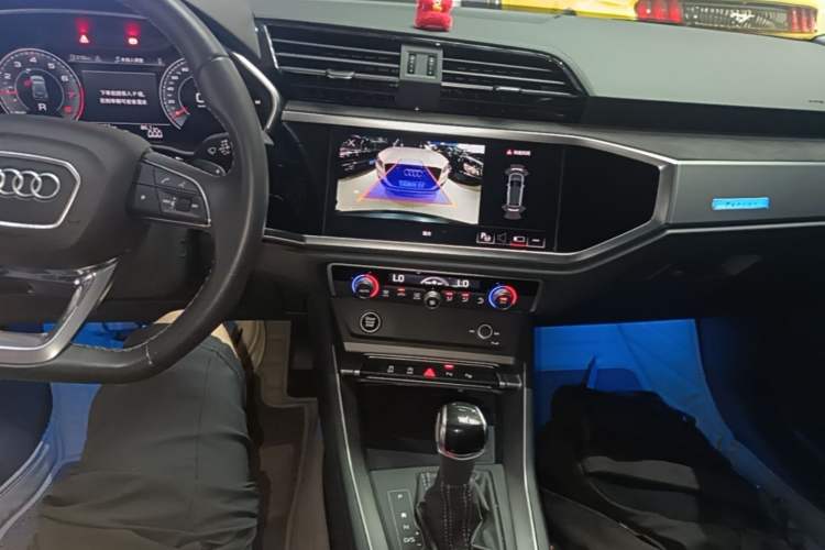 Used Audi Q3 2023 35 TFSI Fashion Dynamic Model (1.5T) Audio And AC Panel