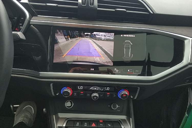 Used Audi Q3 2023 35 TFSI Fashion Dynamic Model (1.4T) Audio And AC Panel
