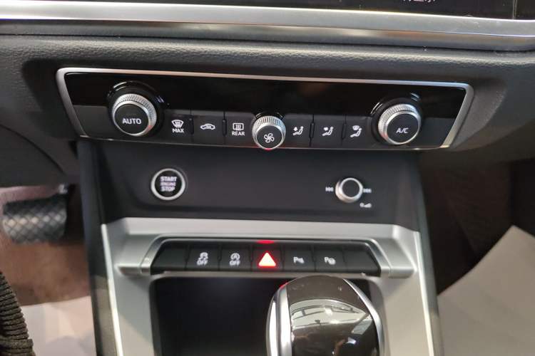 Used Audi Q3 2023 35 TFSI Fashion Elegant Version (1.5T) Audio And AC Panel