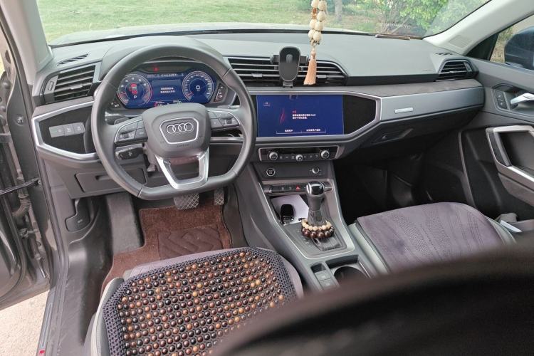 Used Audi Q3 2023 35 TFSI Fashion Dynamic Model (1.5T) Center Console
