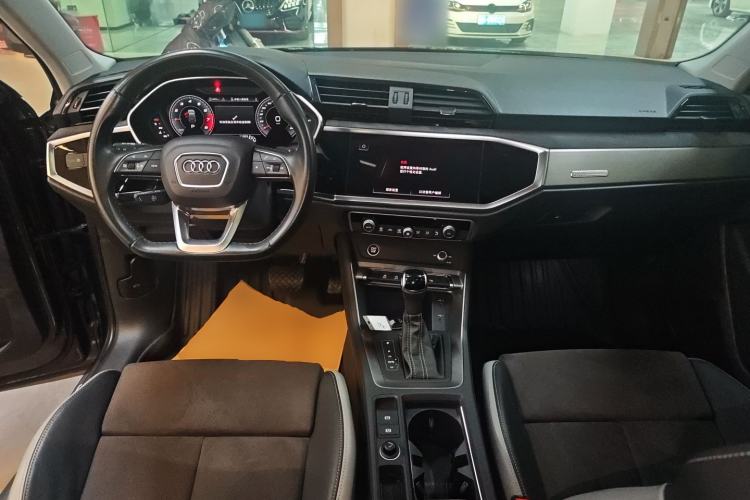 Used Audi Q3 2023 35 TFSI Fashion Dynamic Model (1.5T) Center Console