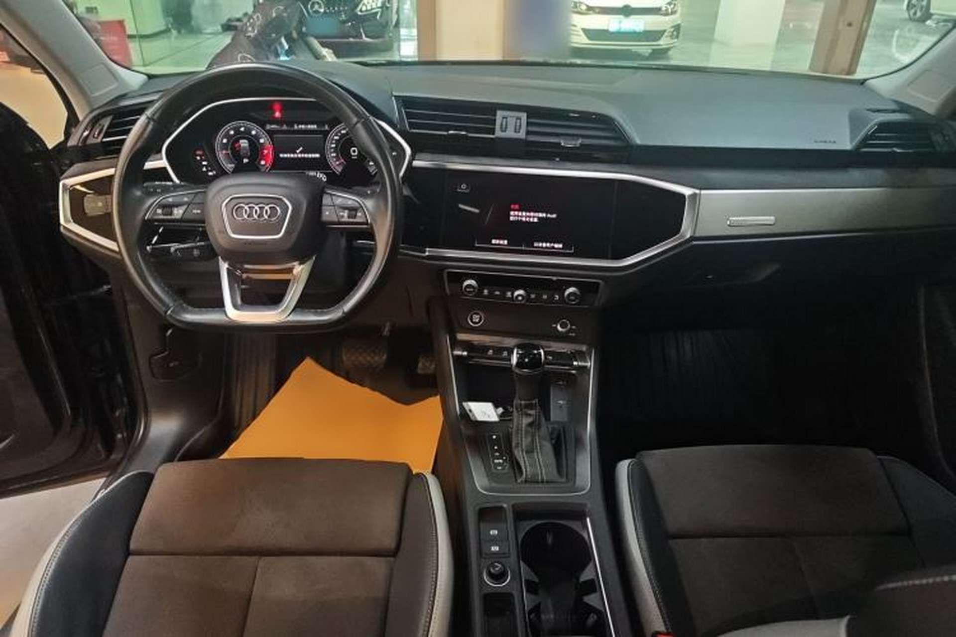 Used Audi Q3 2023 35 TFSI Fashion Dynamic Model (1.5T) Center Console