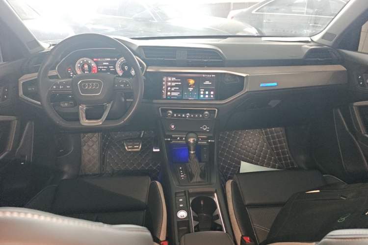 Used Audi Q3 2023 35 TFSI Fashion Dynamic Model (1.5T) Center Console