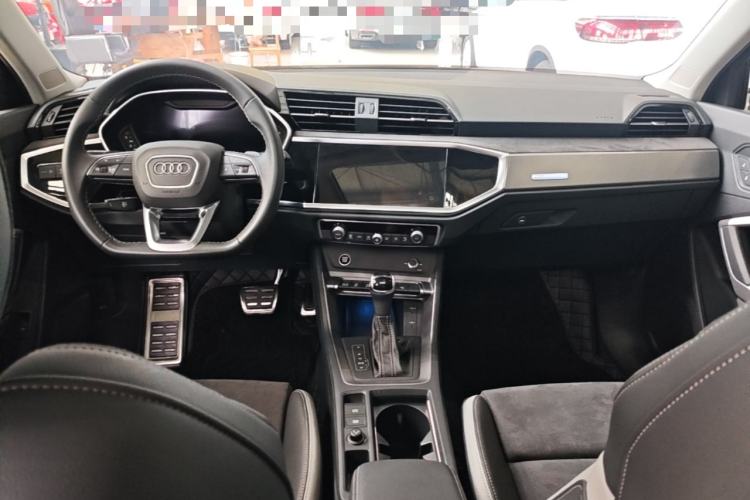 Used Audi Q3 2023 Updated 40 TFSI Fashionable and Dynamic Version Center Console